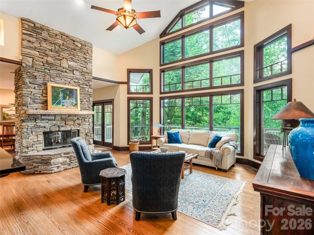 935 Whites Lake Boulevard, Saluda, NC 28773