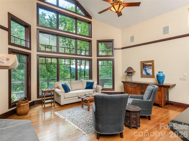 935 Whites Lake Boulevard, Saluda, NC 28773