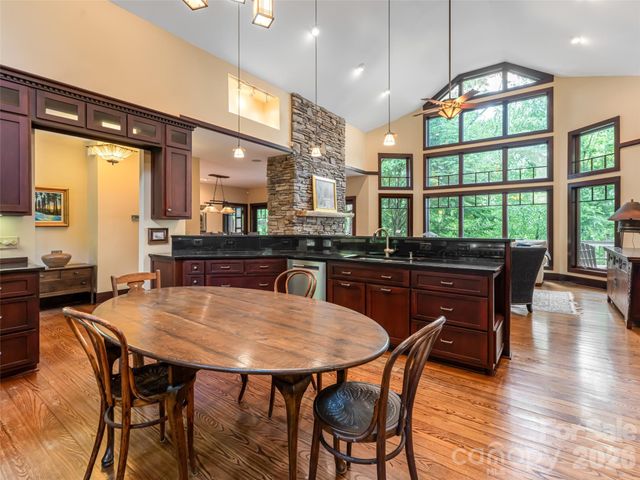 935 Whites Lake Boulevard, Saluda, NC 28773