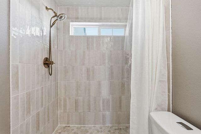 8220 E SOMMERSET Dr, Spokane, WA 99217