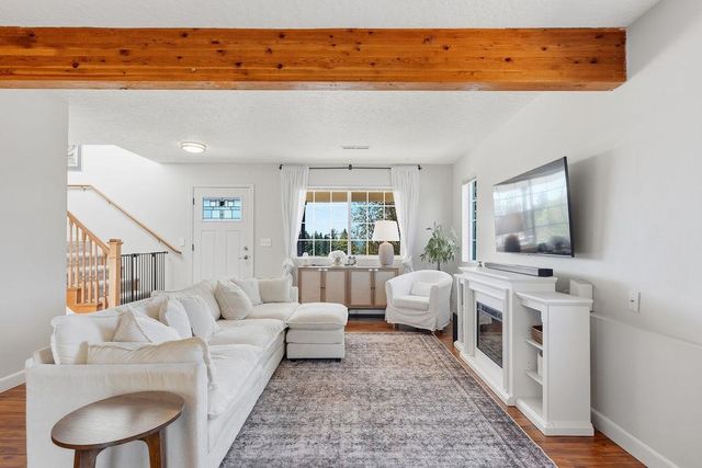 8220 E SOMMERSET Dr, Spokane, WA 99217