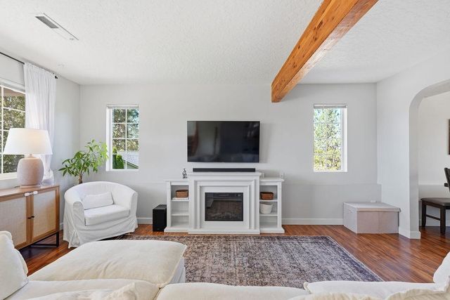 8220 E SOMMERSET Dr, Spokane, WA 99217