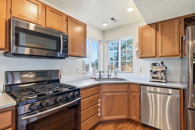 8220 E SOMMERSET Dr, Spokane, WA 99217