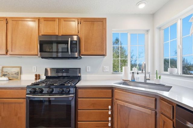 8220 E SOMMERSET Dr, Spokane, WA 99217