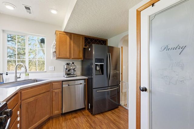 8220 E SOMMERSET Dr, Spokane, WA 99217
