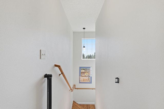 8220 E SOMMERSET Dr, Spokane, WA 99217