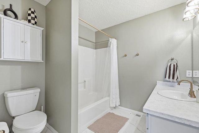 8220 E SOMMERSET Dr, Spokane, WA 99217