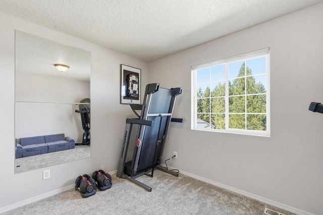 8220 E SOMMERSET Dr, Spokane, WA 99217