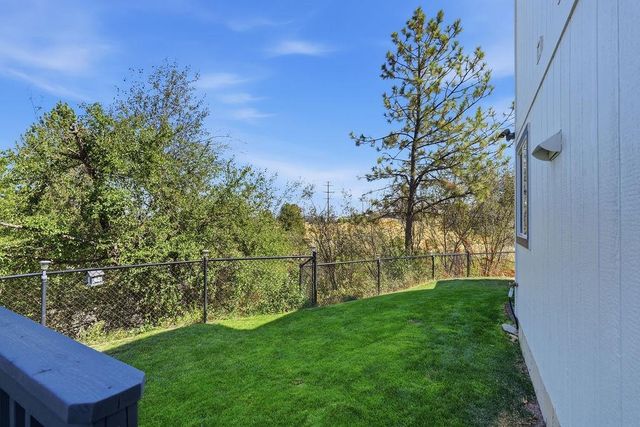 8220 E SOMMERSET Dr, Spokane, WA 99217