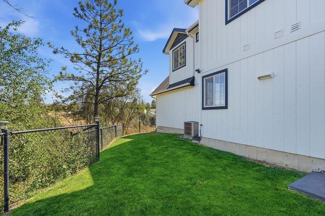 8220 E SOMMERSET Dr, Spokane, WA 99217