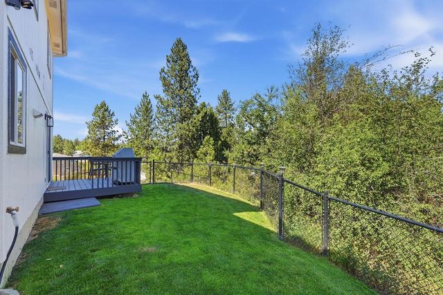 8220 E SOMMERSET Dr, Spokane, WA 99217
