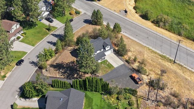 8220 E SOMMERSET Dr, Spokane, WA 99217