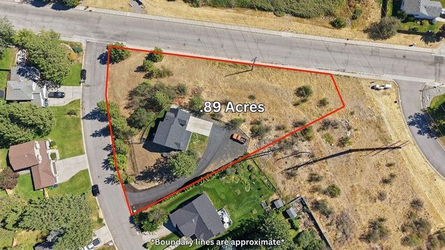 8220 E SOMMERSET Dr, Spokane, WA 99217