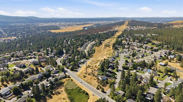8220 E SOMMERSET Dr, Spokane, WA 99217