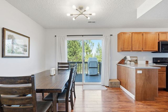 8220 E SOMMERSET Dr, Spokane, WA 99217