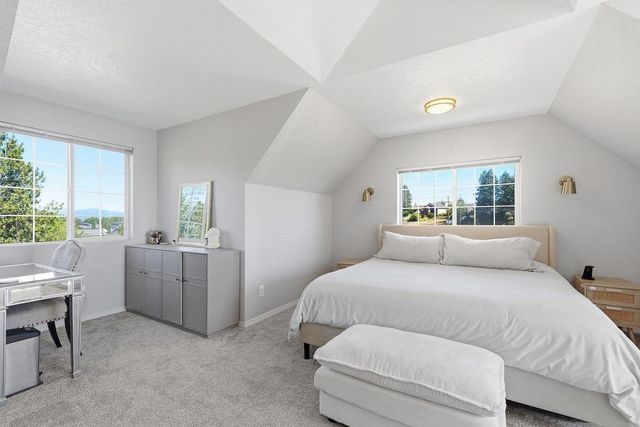 8220 E SOMMERSET Dr, Spokane, WA 99217