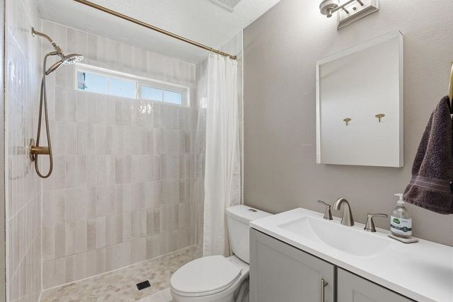 8220 E SOMMERSET Dr, Spokane, WA 99217