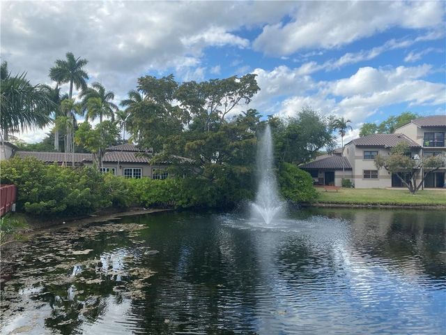 9957 NOB HILL Place 9957, Sunrise, FL 33351