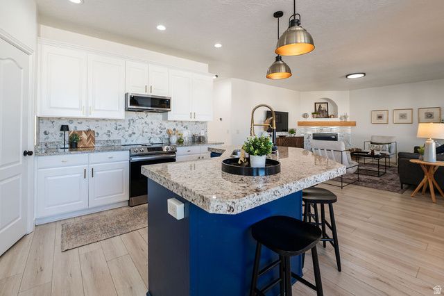 4222 W CHESTNUT VIEW DR DR, South Jordan, UT 84009