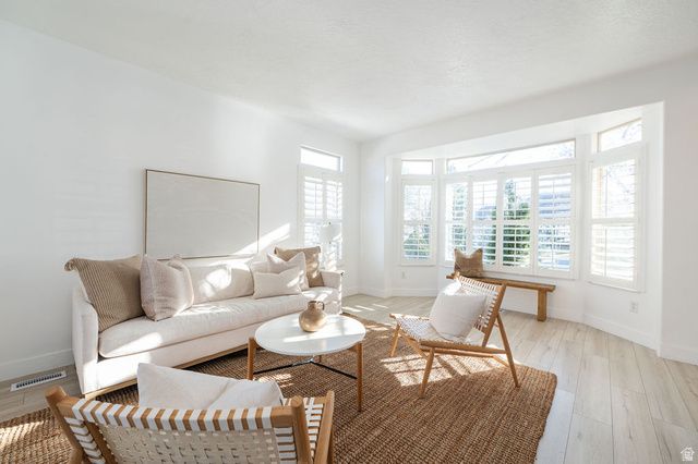 4222 W CHESTNUT VIEW DR DR, South Jordan, UT 84009