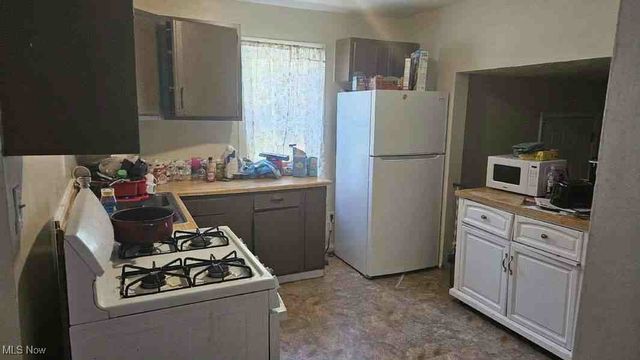 1093 Joy Avenue, Akron, OH 44306