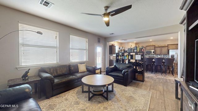 129 N Manzanita Drive, El Paso, TX 79928