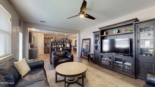 129 N Manzanita Drive, El Paso, TX 79928