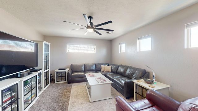 129 N Manzanita Drive, El Paso, TX 79928