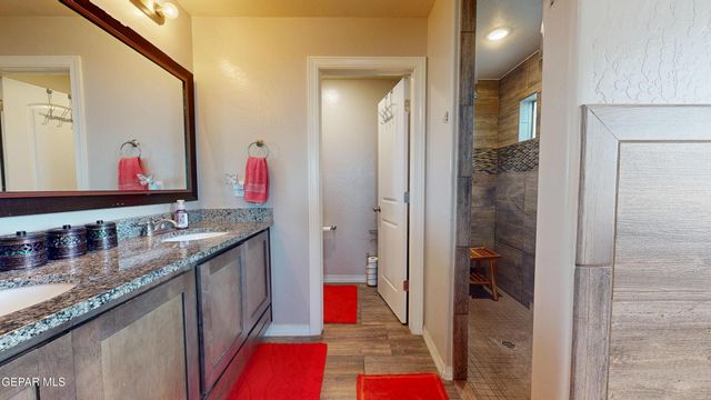 129 N Manzanita Drive, El Paso, TX 79928
