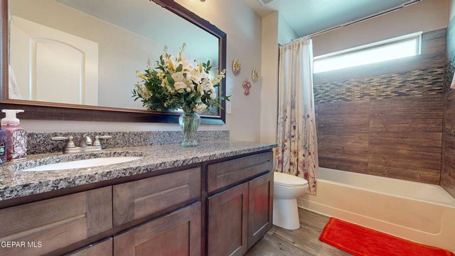 129 N Manzanita Drive, El Paso, TX 79928
