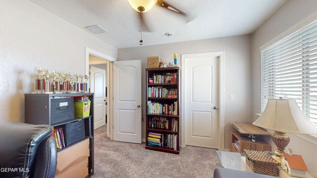 129 N Manzanita Drive, El Paso, TX 79928