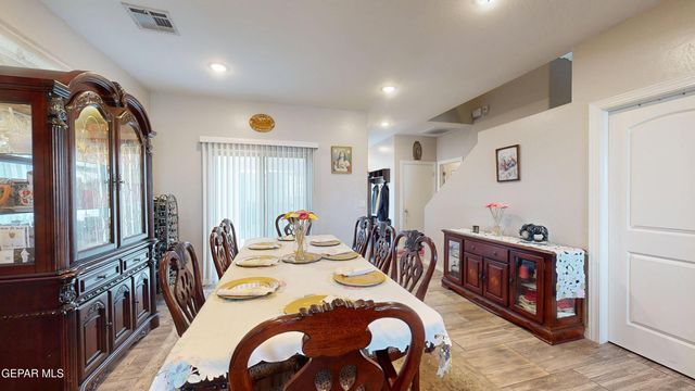 129 N Manzanita Drive, El Paso, TX 79928