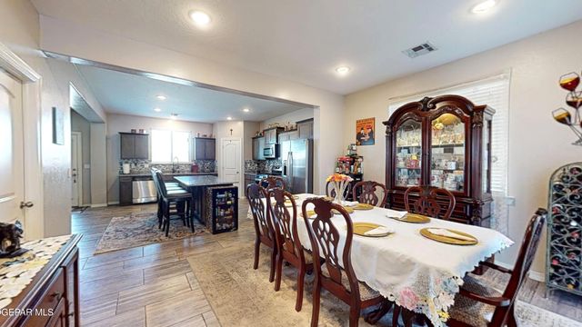 129 N Manzanita Drive, El Paso, TX 79928
