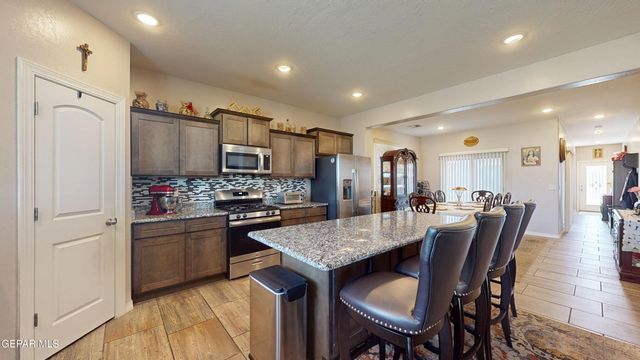 129 N Manzanita Drive, El Paso, TX 79928