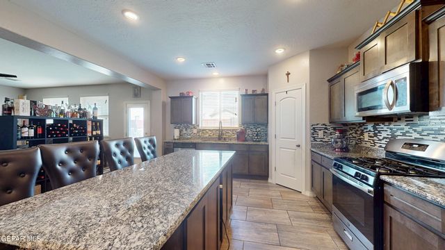 129 N Manzanita Drive, El Paso, TX 79928