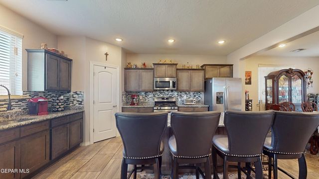 129 N Manzanita Drive, El Paso, TX 79928