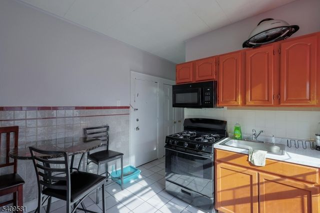 154 Dayton St, Newark City, NJ 07114