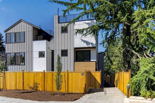 1218 NE 100th Street, Seattle, WA 98102