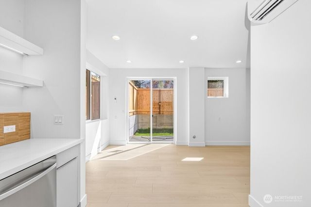 1218 NE 100th Street, Seattle, WA 98102