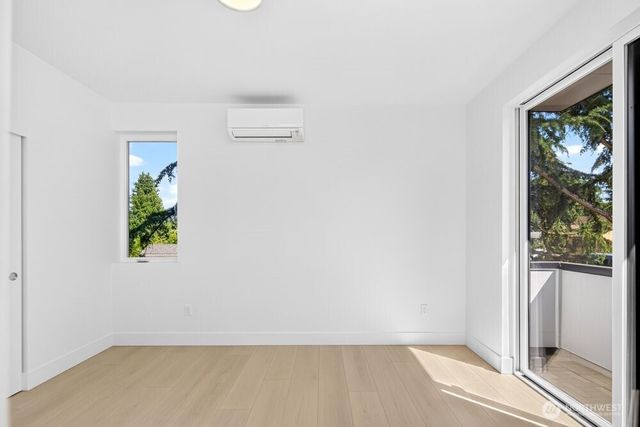 1218 NE 100th Street, Seattle, WA 98102