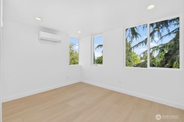 1218 NE 100th Street, Seattle, WA 98102