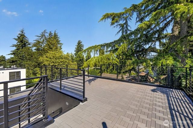 1218 NE 100th Street, Seattle, WA 98102