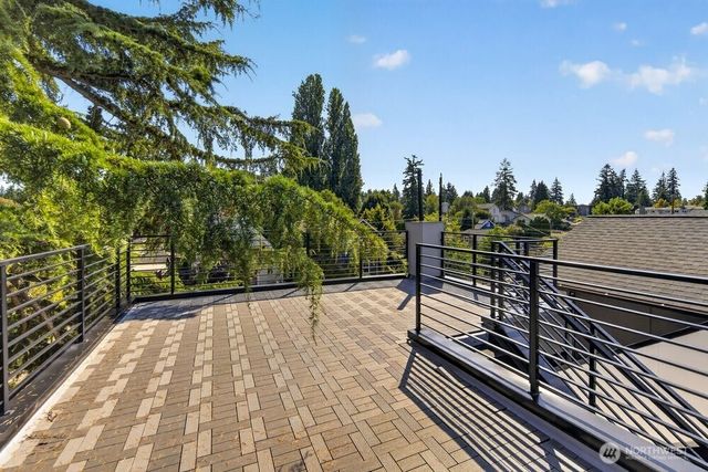 1218 NE 100th Street, Seattle, WA 98102