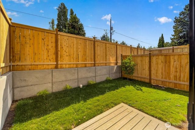 1218 NE 100th Street, Seattle, WA 98102