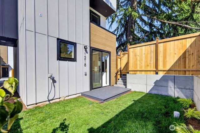 1218 NE 100th Street, Seattle, WA 98102