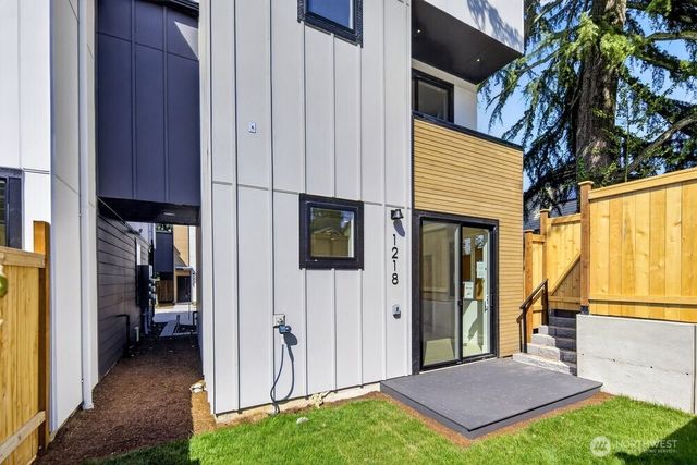 1218 NE 100th Street, Seattle, WA 98102