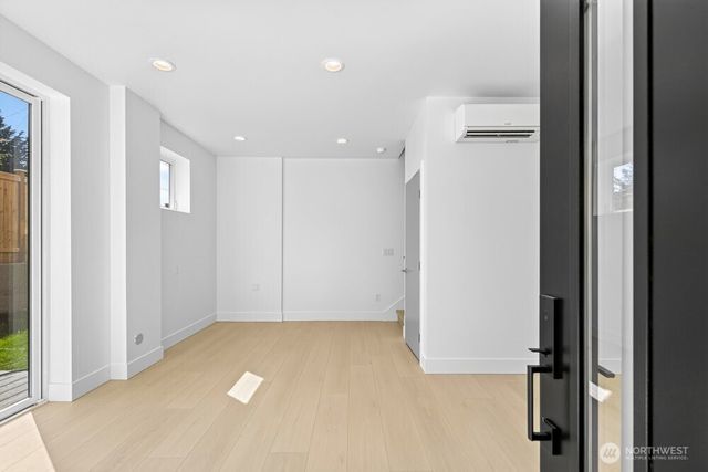 1218 NE 100th Street, Seattle, WA 98102