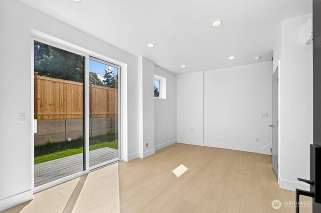 1218 NE 100th Street, Seattle, WA 98102