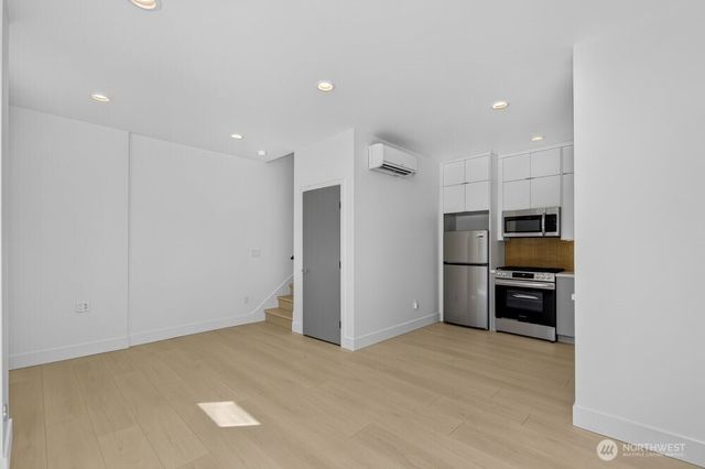 1218 NE 100th Street, Seattle, WA 98102