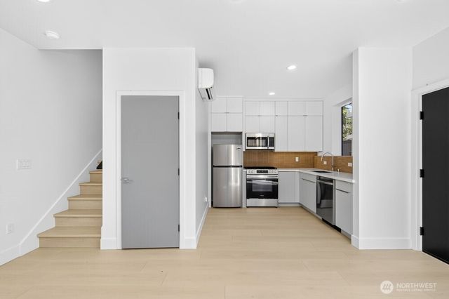 1218 NE 100th Street, Seattle, WA 98102